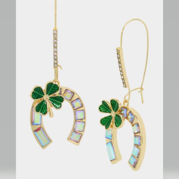 Betsey Johnson Lucking out HORSESHOE Hook EARRINGS Green St. Patrick's Day NWT - Picture 1 of 5